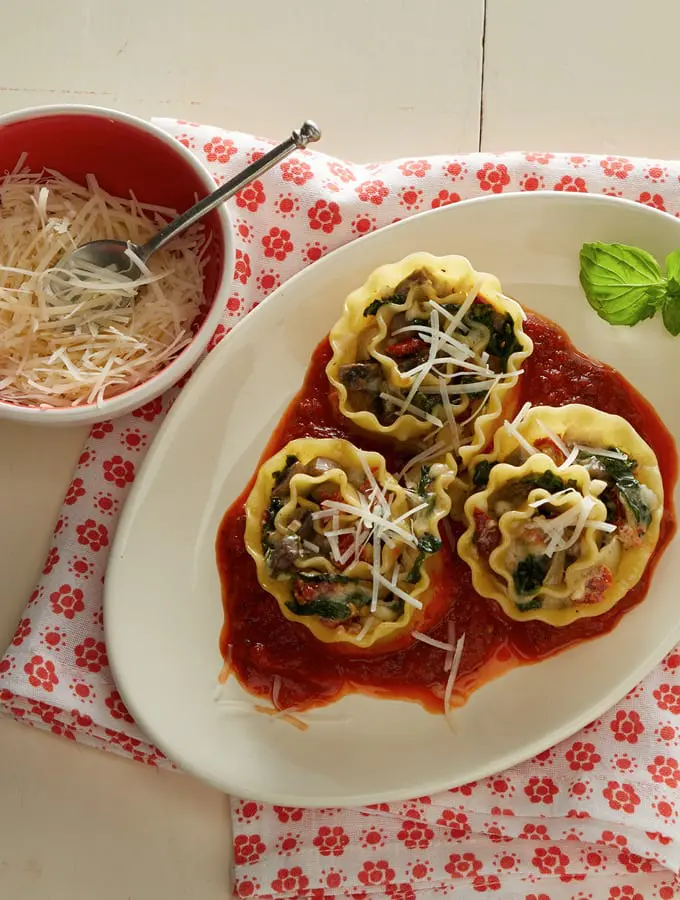 Veggie Lasagna Rolls slider image 2
