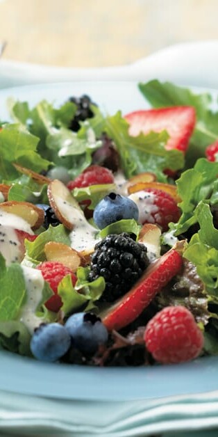 BABY GREENS W BERRIES AND POPPY SEED DRESSING 770x628