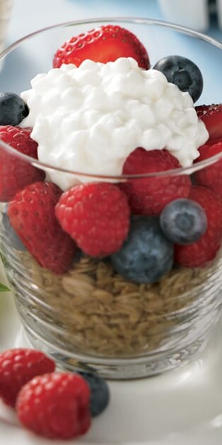Berry Breakfast Parfait with Cottage Cheese