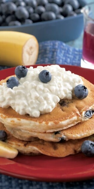 BLUEBERRY BANANA PANCAKES 770x628
