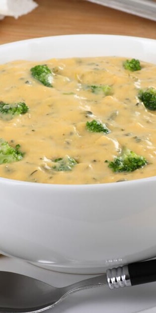 CHEDDAR BROCCOLI SOUP 770x628