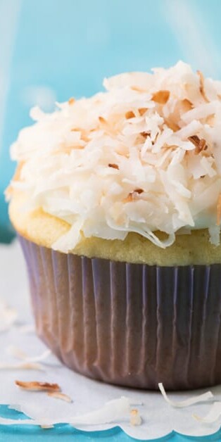 COCONUT ALMOND CUPCAKES 770x628
