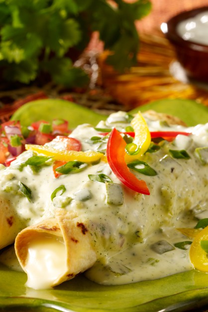 CREAMY ENCHILADA SAUCE WITH CHEESE ENCHILADAS 770x628