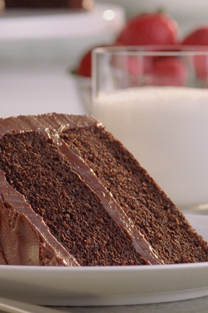 DAISY SOUR CREAM CHOCOLATE CAKE 770x628