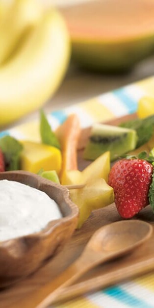 FRESH TROPICAL FRUIT KABOBS WITH MINT DIPS 770x628