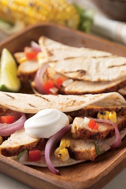 Grilled chicken tacos with sour cream and vegetables