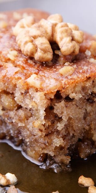 HONEY APPLE SPICE CAKE 770x628