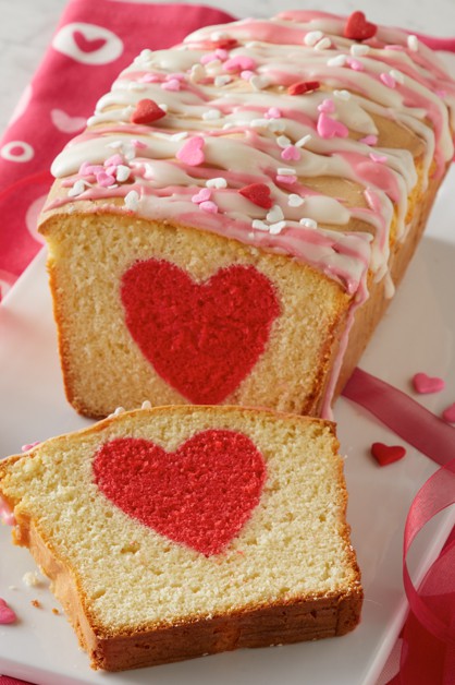 Holiday Suprise Cake 770x628 7814
