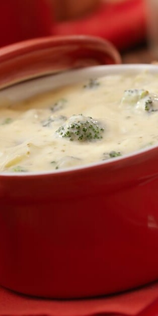 LIGHT BROCCOLI CHEESE SOUP 770x628