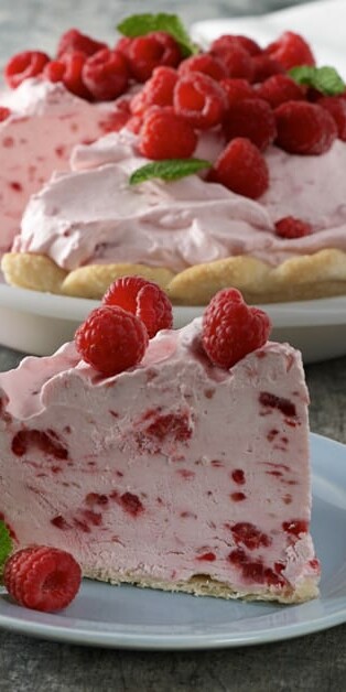 Raspberry Cream Pie 770x628 9760