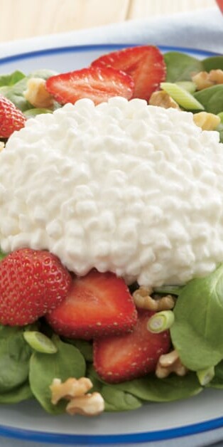 Strawberry spinach and cottage cheese salad