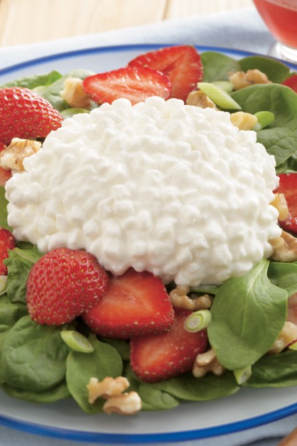 Strawberry spinach and cottage cheese salad
