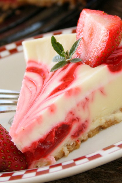 STRAWBERRY SWIRL PIE 770x628