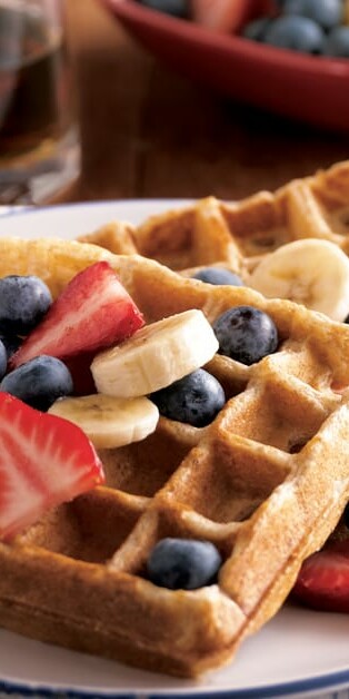 WHOLE GRAIN WAFFLES WIHT FRUIT 770x628
