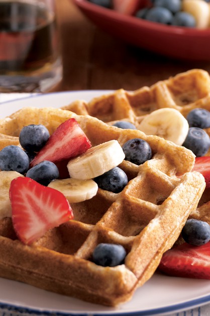 WHOLE GRAIN WAFFLES WIHT FRUIT 770x628