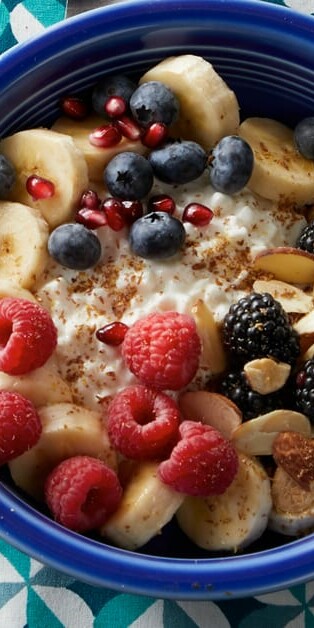 Banana Berry Breakfast Bowl 770x628 9225