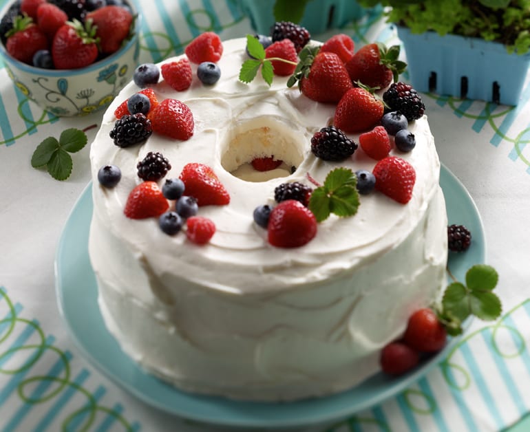 Berry Cloud Cake slider image 1