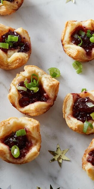 Cheesy Cranberry Pastry Puffs 770x628 1652
