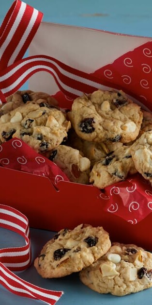 Cherry And White Chocolate Chip Cookies 770x628 3356