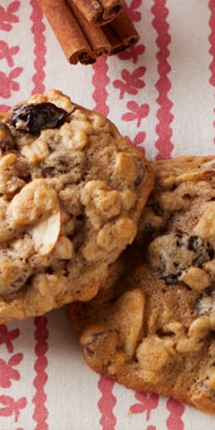 Chocolate Cherry Oatmeal Cookies 770x628 7232