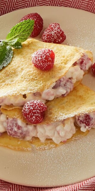 Delicious Daisy Crepes2 770x628 6660