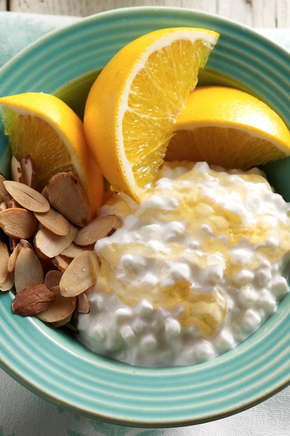 Oranges Almonds Breakfast Bowl 770x628 4053