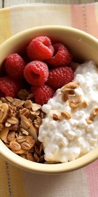 Raspberry granola breakfast bowl