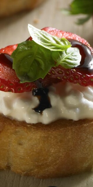Stawberry Bruschetta 770x628 4267