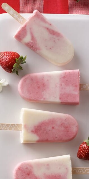Strawberry Swirl Pops 770x628 5933