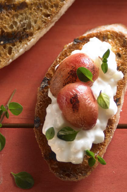 Toasted Grape Bruschetta 770x628 2282