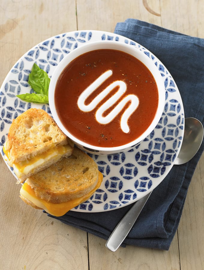 Tomato Soup with Roasted Red Peppers and Garlic slider image 2