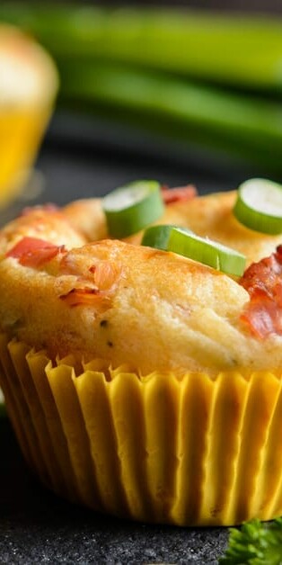 breakfast bacon and egg muffins