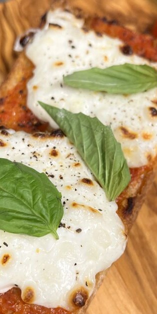 CC Baguette Pizza 770x628