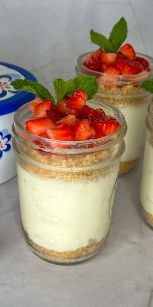 No Bake Strawberry Cheesecake Jars 770x628